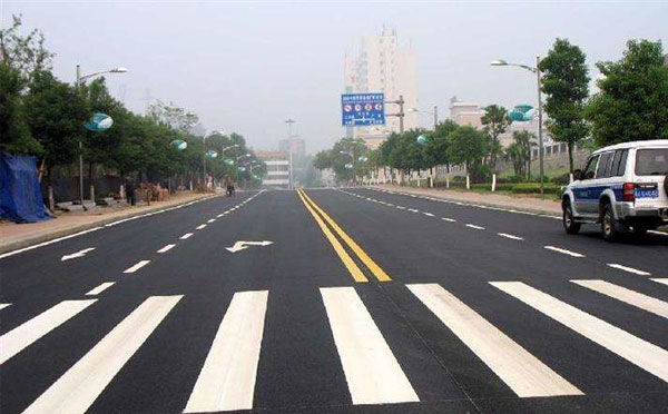 幸福路街道标线